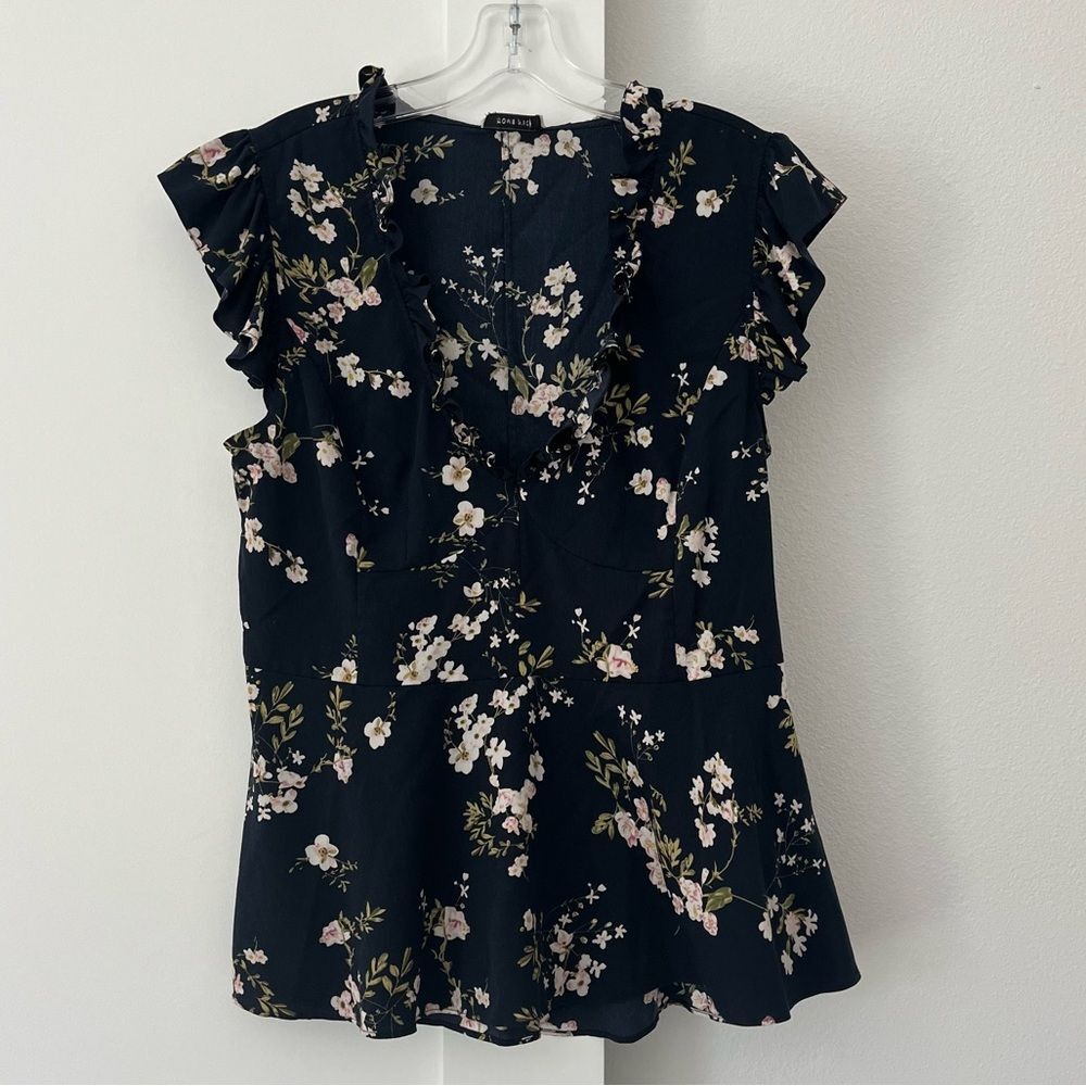 Tome NYC Lilian Navy Floral Flutter Sleeve V Neck Top Blouse - Picture 4 of 10